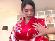 日本和服人妻上馬麻里子口淫噴乳液